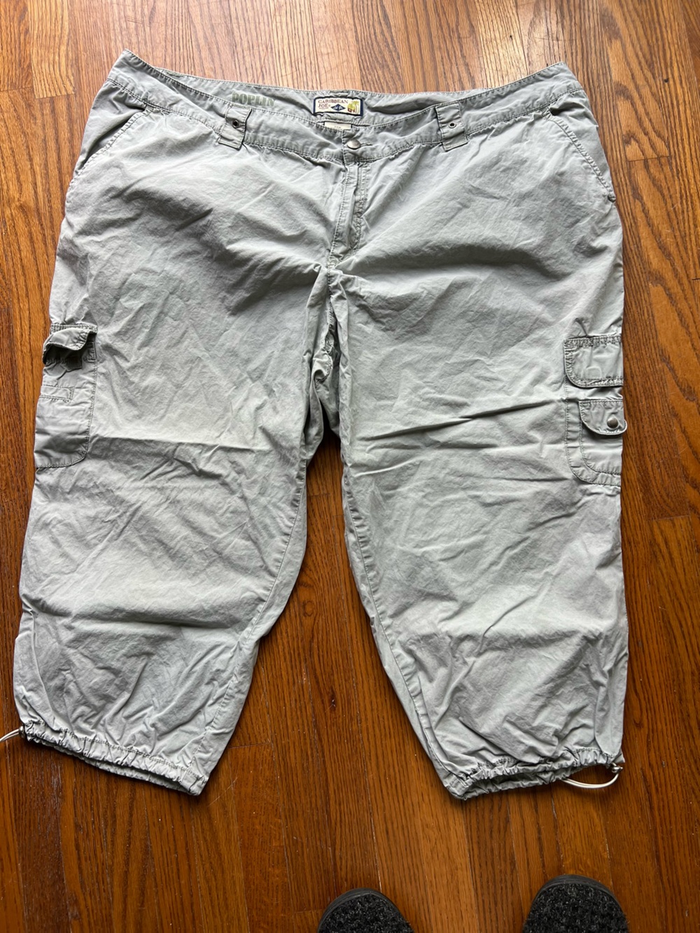 Caribbean Joe Women’s Light Gray Muted Green Capris size 24